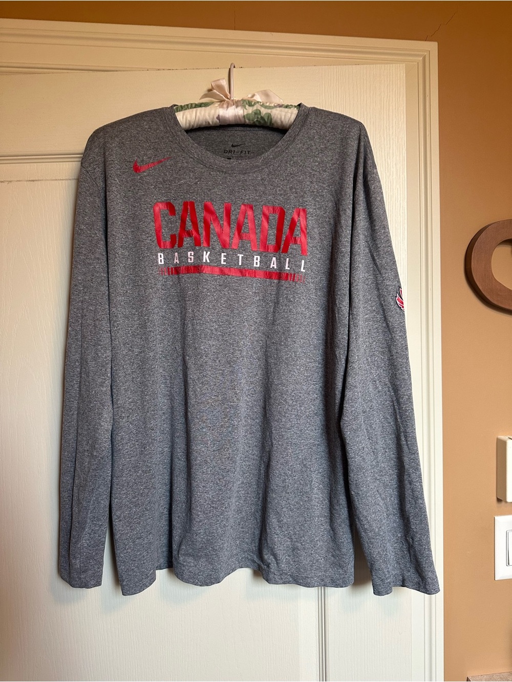 Nike Gray Long Sleeve Canada Basketball Tee.  Men’s Size L